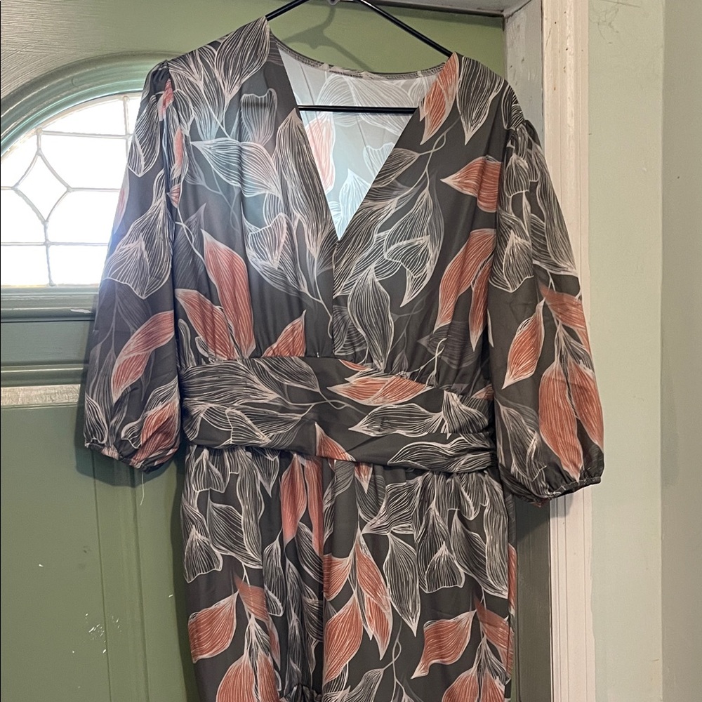 Elegant Leaf Print Long Sleeve Dress in Pink and Gray